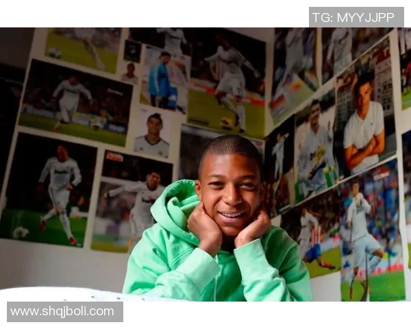 足球明星加盟法国球队引发全球关注新赛季期待激增