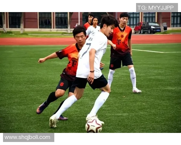 足球明星华丽出场瞬间集锦让你感受赛场魅力与风采