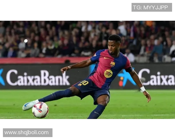 足球明星化身老年人挑战自我展现不同人生的精彩瞬间