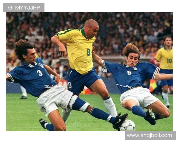 足球明星合照精选集汇总展示全球顶级球员的精彩瞬间与友谊时刻