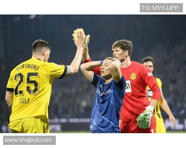 足球明星因争议判罚愤怒出手暴打裁判视频引发热议与讨论