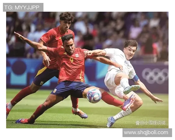 足球明星在赛场拼搏后的疲惫瞬间展现出他们不为人知的辛苦与努力 足球明星在赛场拼搏后的疲惫瞬间展现出他们不为人知的辛苦与努力