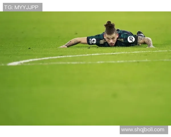 足球明星在赛场上激烈对抗的精彩瞬间与动人时刻合集