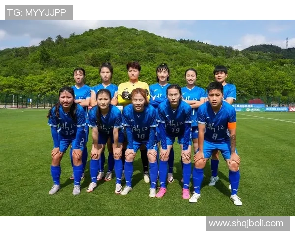 足球明星妻子携手综艺节目展现生活魅力与家庭温情的精彩瞬间 足球明星妻子携手综艺节目展现生活魅力与家庭温情的精彩瞬间