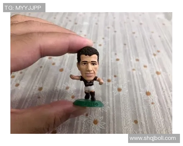 足球明星手办精美展示图集尽显球场风采与艺术魅力