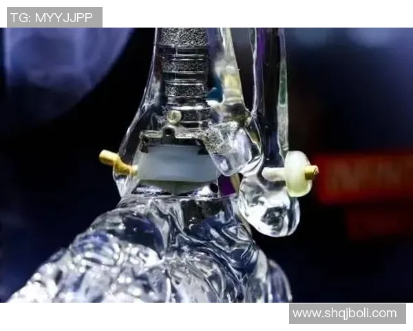 足球明星扔瓶子引发热议视频播放量迅速攀升引发众多讨论