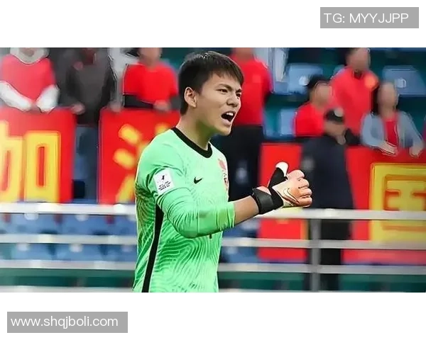 足球明星挑战拳击赛场展现全新魅力与运动精神的精彩视频