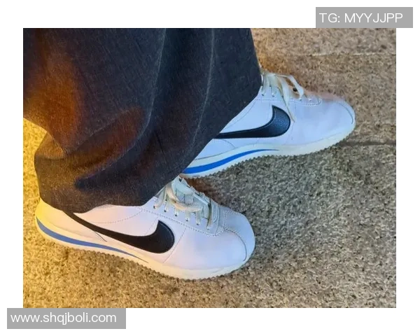 足球明星携手耐克打造限量版运动鞋引领潮流新风尚 足球明星携手耐克打造限量版运动鞋引领潮流新风尚