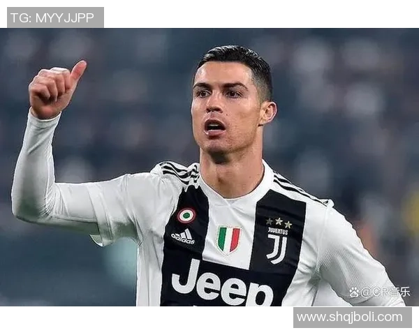 足球明星时尚穿搭解析领略球场外的潮流风采与个性魅力