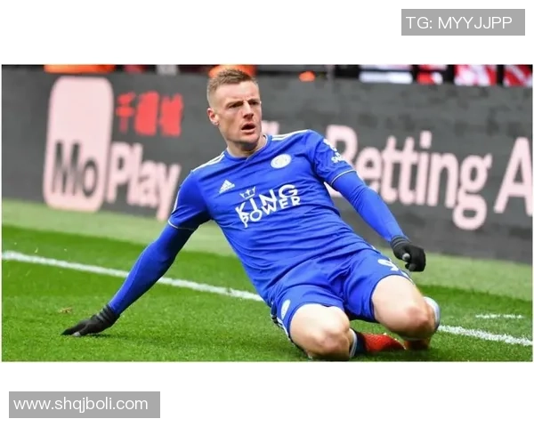 足球明星白色短袖背后的故事与他在赛场上的传奇表现