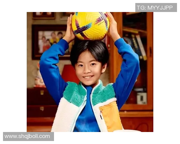 足球明星王霜的艺术之旅:用画笔描绘梦想与激情的交汇 足球明星王霜的艺术之旅:用画笔描绘梦想与激情的交汇