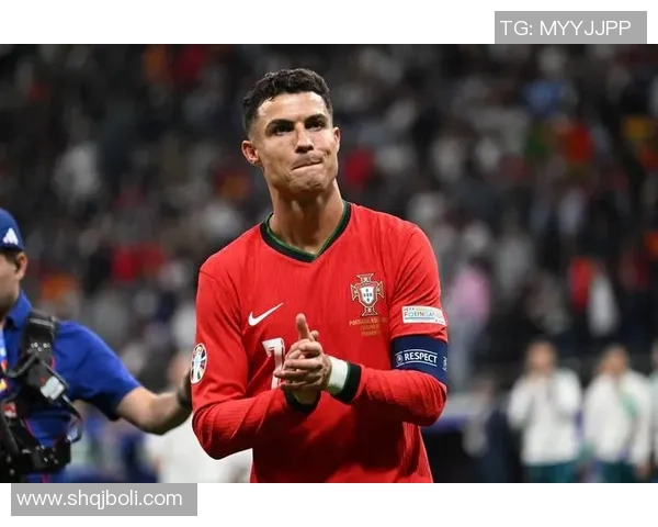 足球明星的光辉与挑战解析:他们如何影响现代足球的魅力与发展 足球明星的光辉与挑战解析:他们如何影响现代足球的魅力与发展