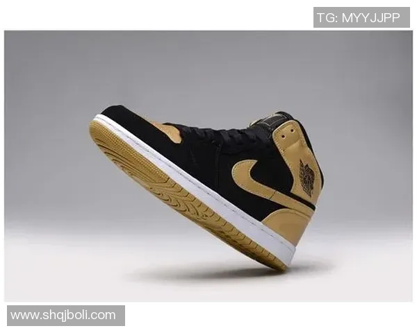 足球明星背带裤时尚潮流解析引领运动与休闲的完美结合 足球明星背带裤时尚潮流解析引领运动与休闲的完美结合